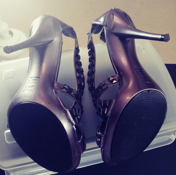 Michael Antonio Women's Silver Heels - Picture 9 of 10